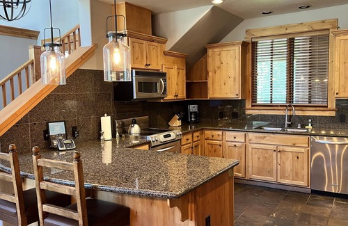 Truckee House | Fabulous Winter/Summer Resort Townhome in Tahoe