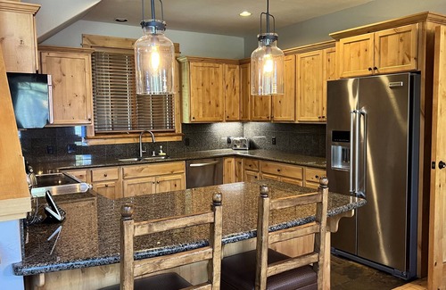 Truckee House | Fabulous Winter/Summer Resort Townhome in Tahoe