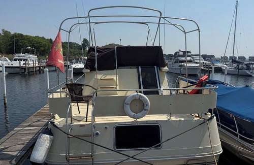 Whitehall Boat Rental | Fabulous yacht with WiFi in charming Whitehall