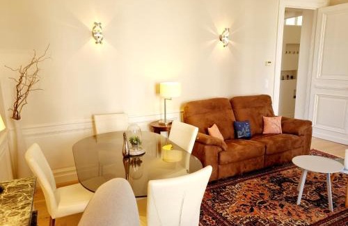 Angouleme Apartment | Face à l'hôtel de ville grand et lumineux appartement
