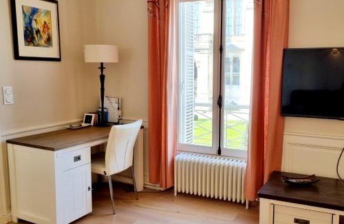 Angouleme Apartment | Face à l'hôtel de ville grand et lumineux appartement