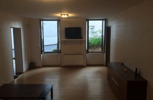 Roanne Apartment | FACE A LA LOIRE (APT N°02)