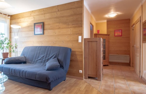 Novel Apartment | Facing the mountain