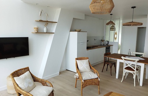 La Turballe Apartment | Facing the sea, direct beach access