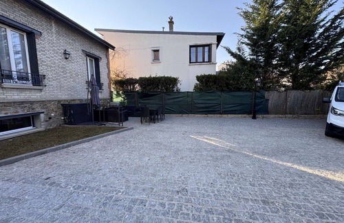 Maisons-Alfort House | Fair-Play Home 12 guests, garden, parking, billard