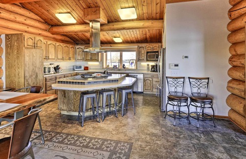 Fairbanks Cabin | Fairbanks Log Cabin w/ Waterfront Deck & Views!