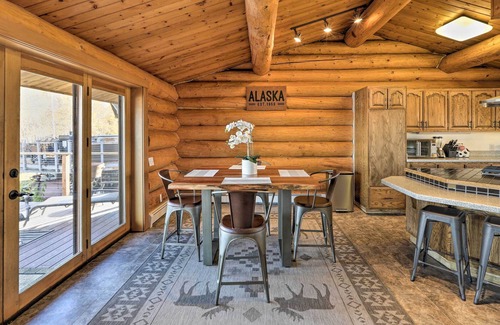 Fairbanks Cabin | Fairbanks Log Cabin w/ Waterfront Deck & Views!