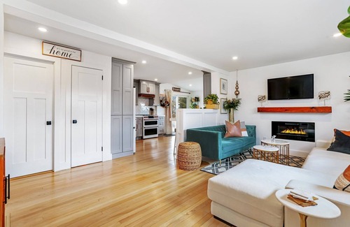 Fairfield House | Fairfield Downtown Impeccable! Wifi, Open, Cheery, AC, Patio, Deck, 3 Beds!