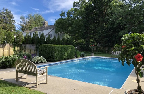 Fairfield Cottage | Fairfield In-Town/Beach Area "Story-Book" Cottage with Pool