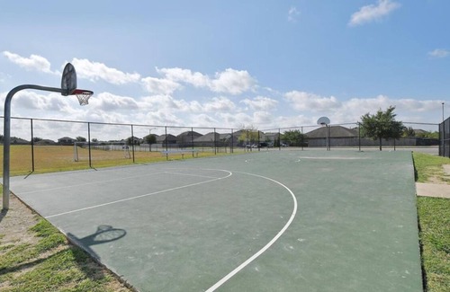 Buda Apartment | Fairly new 3 bdrm home perfect for traveling nurses/business professionals