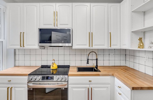 North Philadelphia West Apartment | Fairmount Oasis W Oxford St 2BR Haven