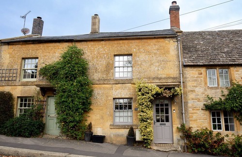 Longborough Cottage | Fairview Cottage, Longborough - sleeps 8 guests in 4 bedrooms