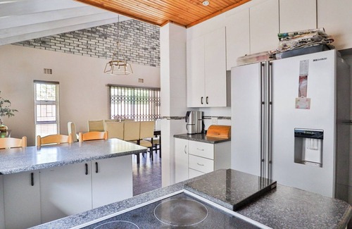 Cape Town House | Fairview Crescent by CTHA