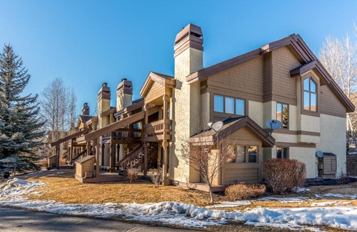Elkhorn Village Hotel | Fairway 9 4310