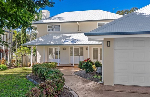 Parkwood House | Fairway By Khove Summ