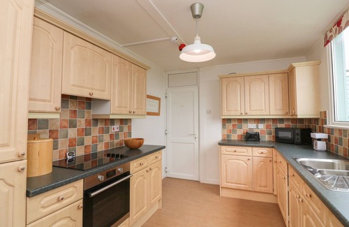 Burgh Island Cottage | FAIRWAY LODGE, country holiday cottage in Bigbury-On-Sea