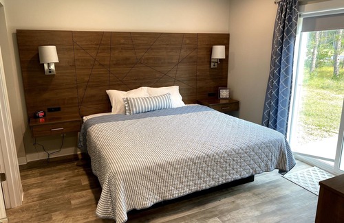 Nekoosa Cabin | Fairway Lodge-Rome Away From Home- 5 minutes to Sand Valley