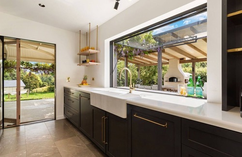 Goonengerry House | Fairway - Luxury Federal retreat with 14m pool