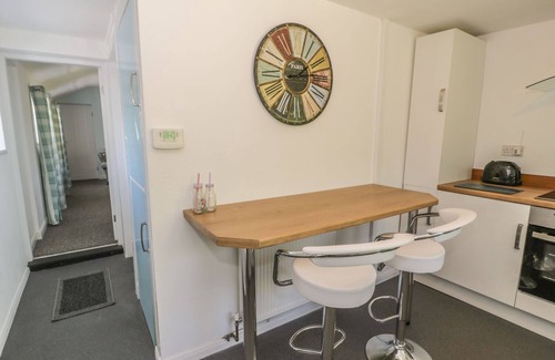 Bryngwran Cottage | FALCONERS COTTAGE, pet friendly, with a garden in Caergeiliog