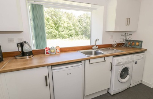Bryngwran Cottage | FALCONERS COTTAGE, pet friendly, with a garden in Caergeiliog