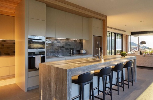 Kawarau Falls House | Falconridge - Architectural dream home on Jacks Point golf course