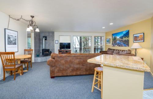 Yosemite West House | Falcons Nest (Downstairs)