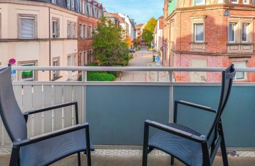 Mitte Apartment | Falk Homes- Luxus Apartments, ideal für Geschäftsreisende & Familien - nahe Messe, im Zentrum Nürnbergs mit Balkon, Arbeitsplatz & Parkplatz, inkl großen Ventilatoren, Handtücher & Bettwäsche, Playmobilfunpark, self check-in