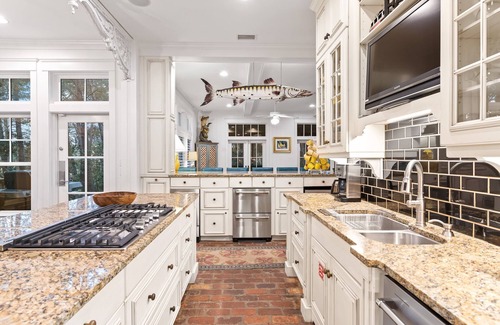 Cottage District House | Fall Availability! 6 Primary Suites! Pool Table! Ping Pong! Close to Seaside!