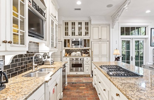 Cottage District House | Fall Availability! 6 Primary Suites! Pool Table! Ping Pong! Close to Seaside!