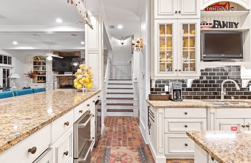 Cottage District House | Fall Availability! 6 Primary Suites! Pool Table! Ping Pong! Close to Seaside!