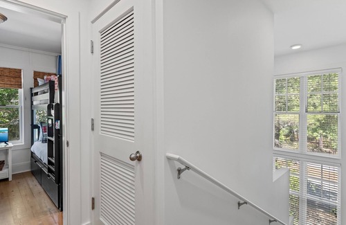 Cottage District House | Fall Availability! Cottage District! 2 Screened-in Porches! 4 Adult Bikes! Walk to Seaside!