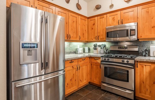 Crooked Pines House | Fall Availability! Updated Townhome, Walk, Shuttle, or a Short Drive to Mountain!