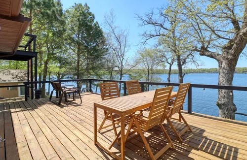Vergas Cottage | Fall Colors! - Lakeside Cottage on Trowbridge Point - Swim, Fish, Relax!