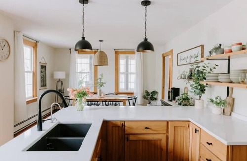 Taylors Falls House | Fall Colors on the St Croix River with King bed and NEW Sauna