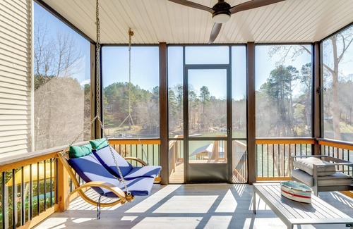 Scotts House | Fall Escape on Lookout Shoals Lake w/Game Room!