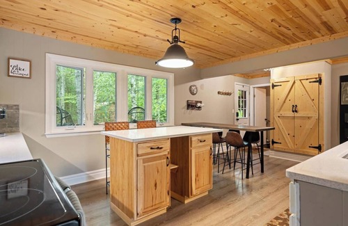 Ellsworth Cabin | Fall Escape | Steps to Lake MI w/Hot Tub!