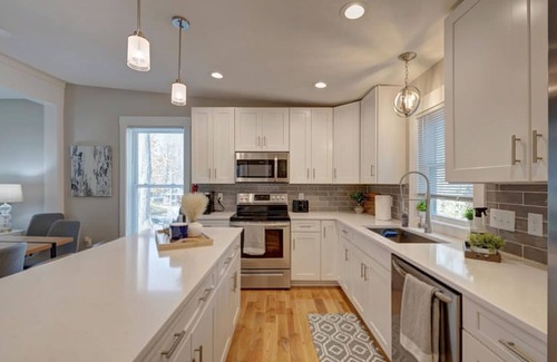 Bloomington House | Fall Festivities - 4BR Home by IU Stadium Bloomington Bliss