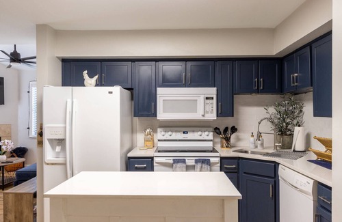Clear Lake Shores Condo | Fall for Galveston 15% Off Your Stay This Season