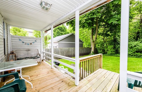 Saint Joseph House | Fall get-aways. Walk to beach. Walk to town. Wonderful time to visit SJ!nnnn