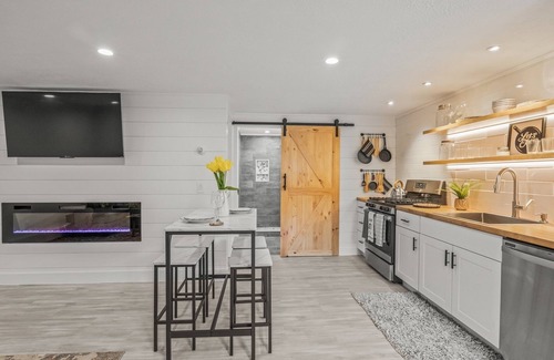 Dennis Apartment | Fall Getaway Condo in Dennis Village. Walk to Treats