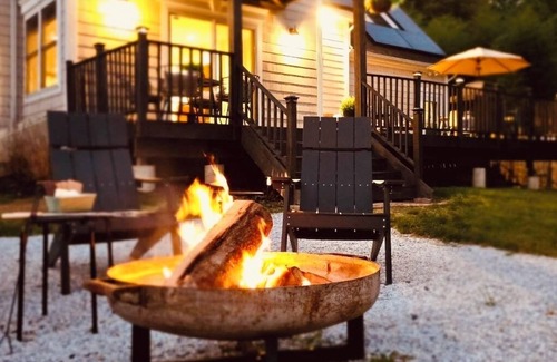 Greenwood Lake House | FALL GETAWAY. HUDSON VALLEY LAKEFRONT 50mi from NYC. @thelakehousegwlny