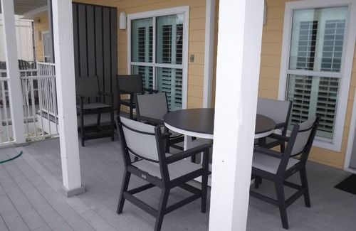 Ono Island House | Fall into Savings — Your Beach Escape Awaits! Beach House & Pool: Sleeps 11.