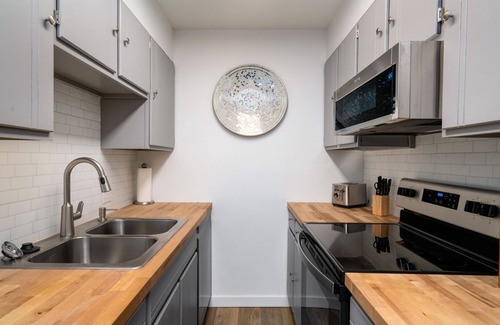 Steamboat Springs Condo | Fall Line Flat, Updated Ski in/Ski out Property, Hot Tub