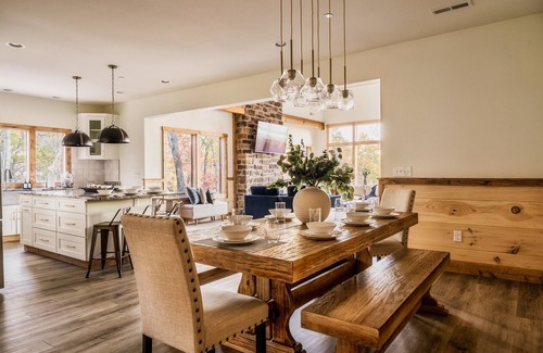 Gatlinburg - Pigeon Forge Cabin | Fall Luxury 5BR Cabin | Pool, Hot Tub, Smokies Views