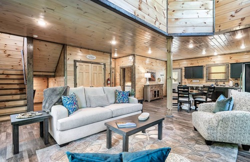 Sevierville Cabin | Fall Relaxation! Amazing Amenities Indoor Pool Sauna Jacuzzi