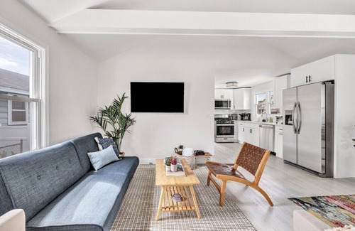 Milford House | Fall Sale| Beach Bungalow | Walk2Beach| Pet| Pkg