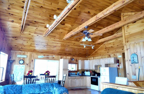 North Hero House | FALL SALE FOLIAGE OR FISHING—2026 SEASON OPEN!nWATERFRONT, DOCK, LAUNCH, FISHING