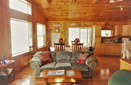 North Hero House | FALL SALE FOLIAGE OR FISHING—2026 SEASON OPEN!nWATERFRONT, DOCK, LAUNCH, FISHING