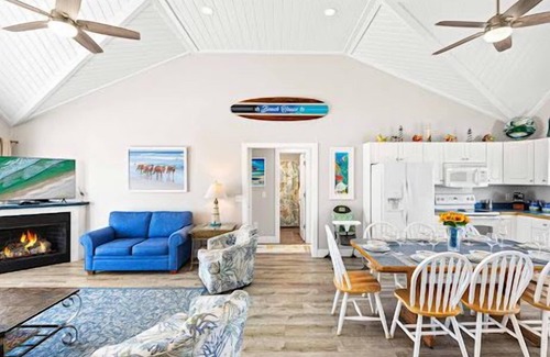 Carova Beach House | FALL SPECIAL Hot Tub ICE MACHINE Pet Friendly 4x4 vehicles