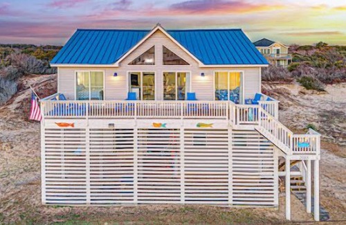 Carova Beach House | FALL SPECIAL Hot Tub ICE MACHINE Pet Friendly 4x4 vehicles